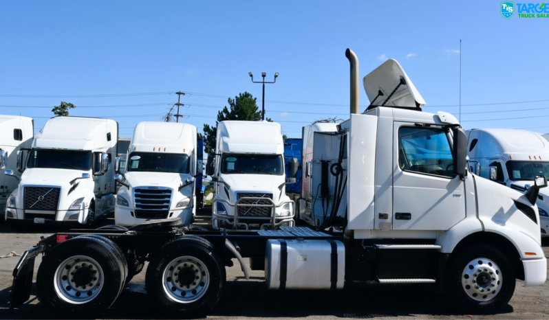 
								2021 Volvo VNR Daycab full									