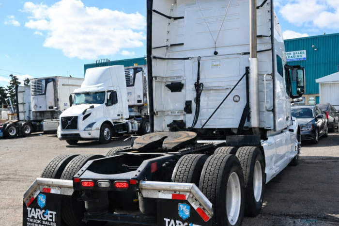 
								2023 Volvo VNL 760 full									