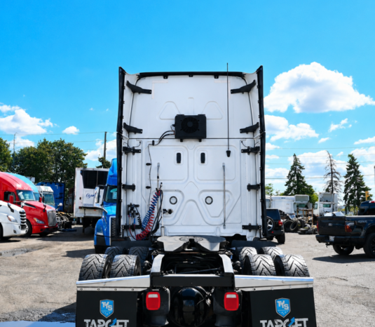 
								2022 Freightliner Cascadia full									