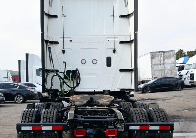 
								2023 International LT625 full									