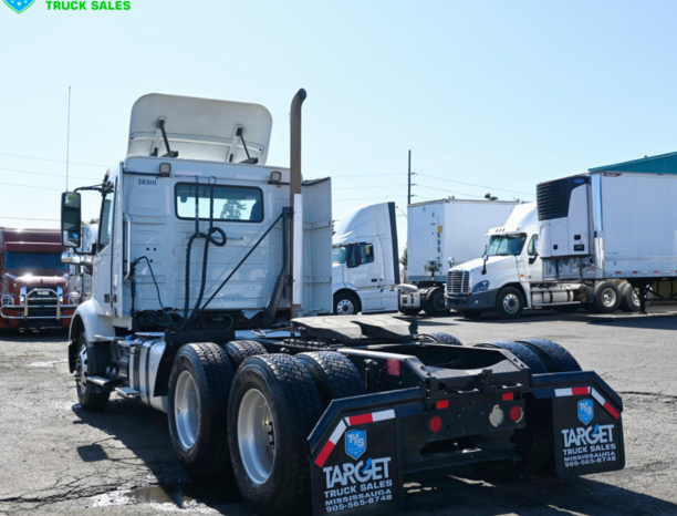 
								2021 Volvo VNR Daycab full									