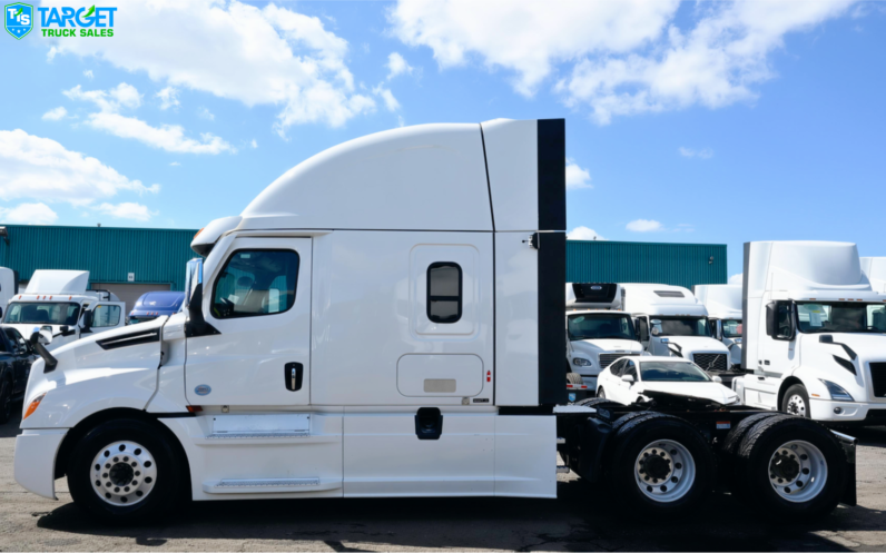 
								2022 Freightliner Cascadia full									
