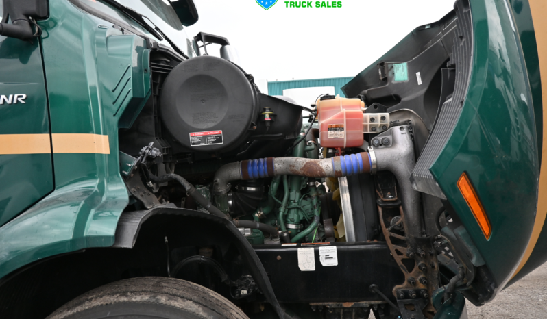 
								2020 Volvo VNR Daycab full									