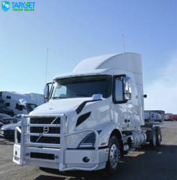 2025 Volvo VNR 640