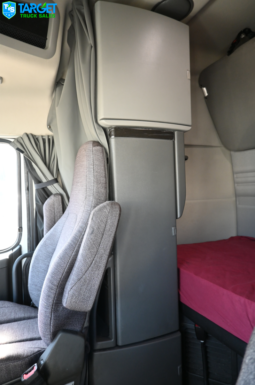 
										2025 Volvo VNR 640 full									