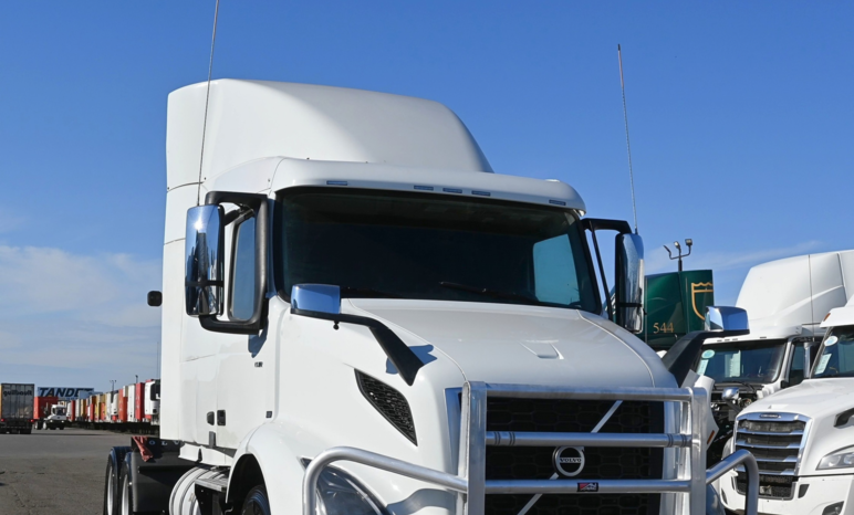 
								2025 Volvo VNR 640 full									