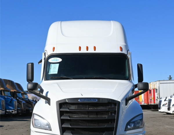 
								2023 Freightliner Cascadia full									