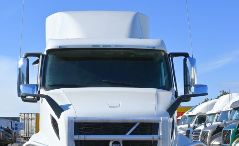 
								2025 Volvo VNR 640 full									