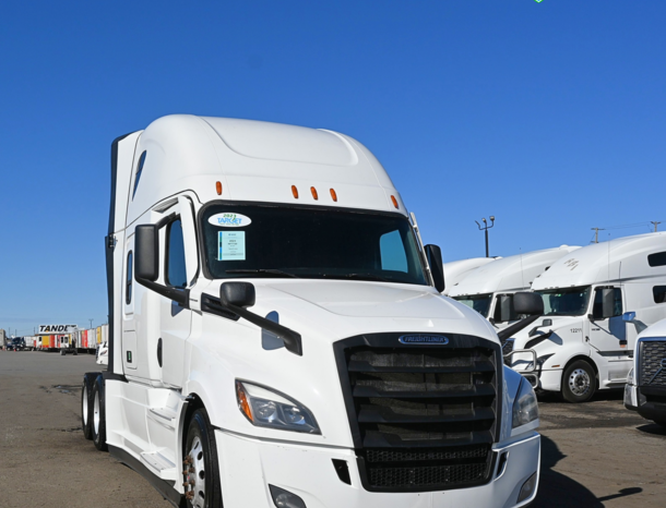 
								2023 Freightliner Cascadia full									