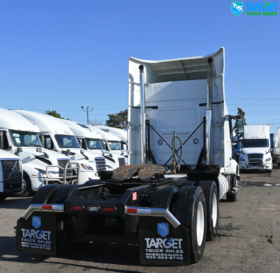2025 Volvo VNR 640