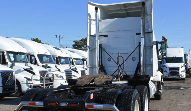 
								2025 Volvo VNR 640 full									