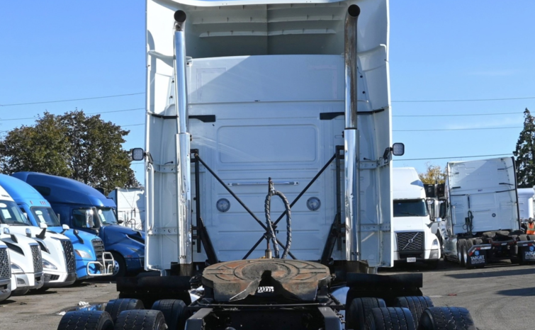 
								2025 Volvo VNR 640 full									