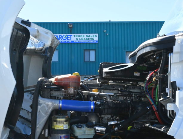 
								2023 Freightliner Cascadia full									